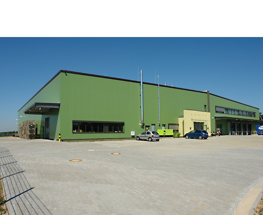 Energiesparende Lagerhalle: Nachhaltigkeit als Unternehmensphilosophie der CYBERlogistics GmbH in Taunusstein / Hessen.