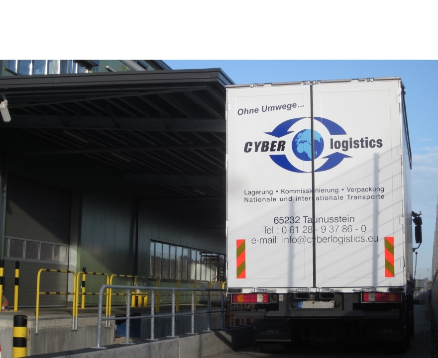 Versand / Warentransport von der Lagerhalle zum Kunden.