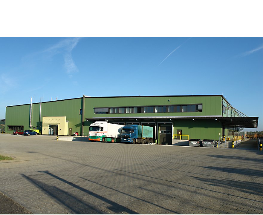 Energiesparende Lagerhalle: Ökologische und ökonomische Logistik der CYBERlogistics GmbH in Taunusstein / Hessen.
